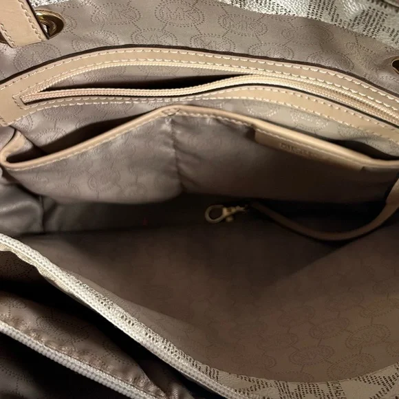 Michael Kors Jet Setter Handbag in crème and tan. - Picture 11 of 12